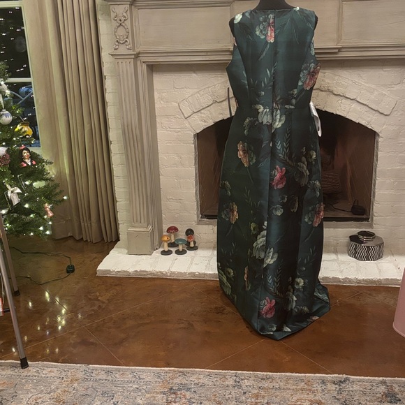 Kay Unger formal dress. - Picture 8 of 11